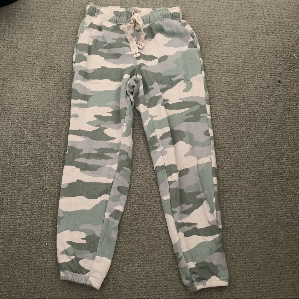 CAMO AERIE JOGGERS